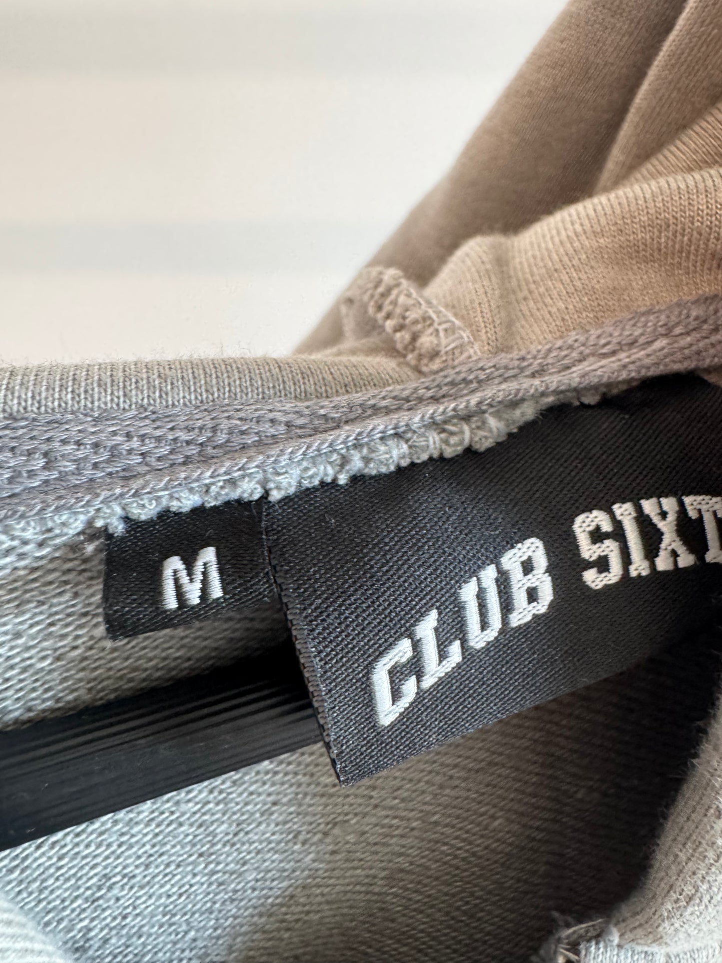 MEDIUM BUY ART NOT DRUGS ZIP-UP