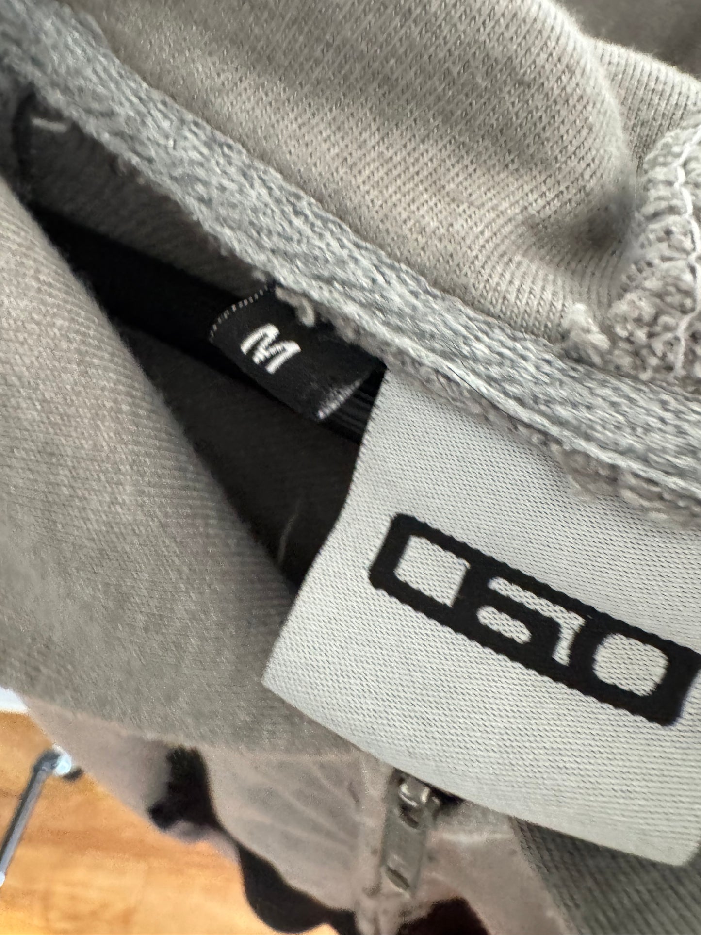 MEDIUM GREY ZIP-UP