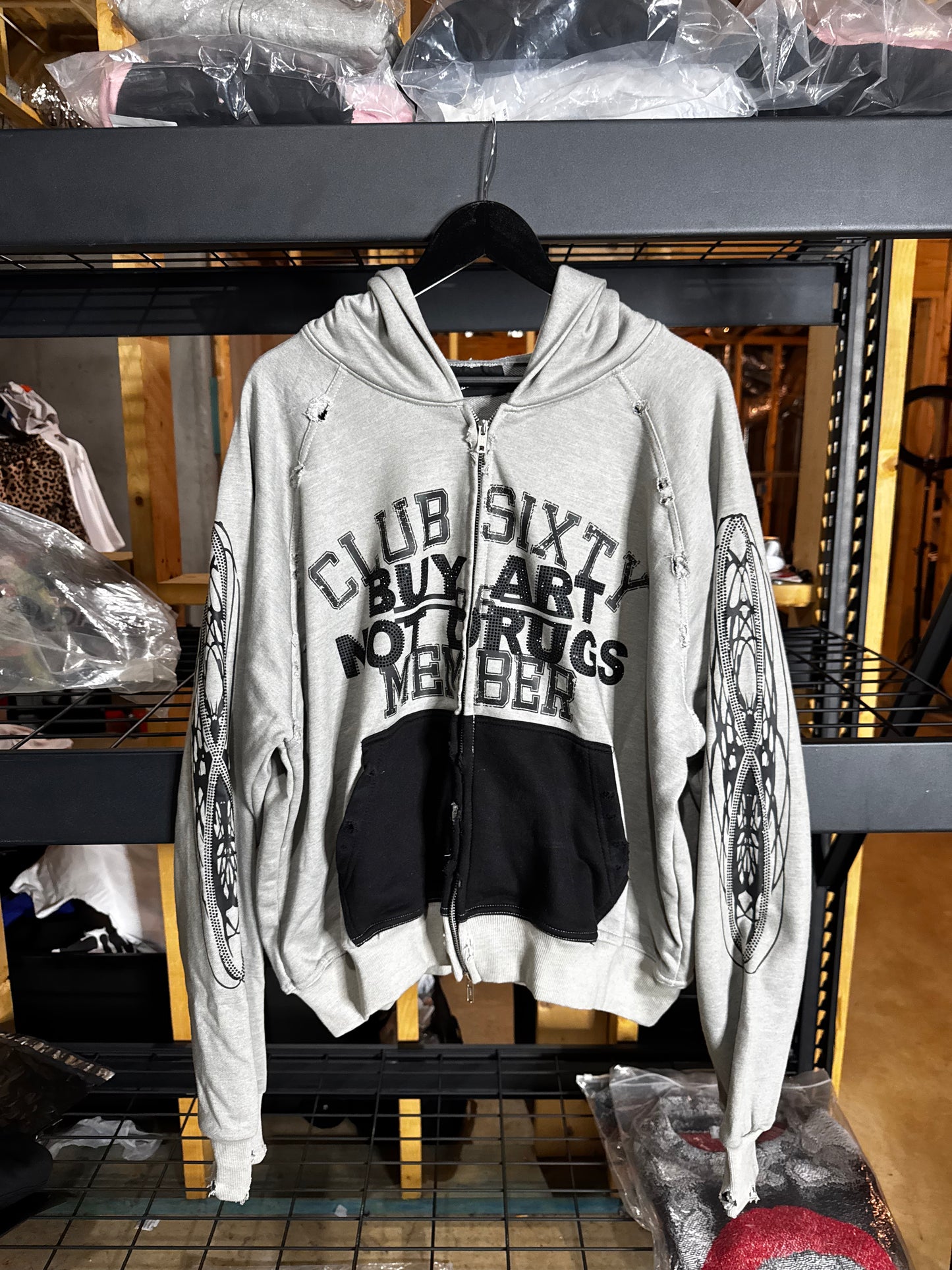 MEDIUM BLACKLIST MEMBER SALE ITEM