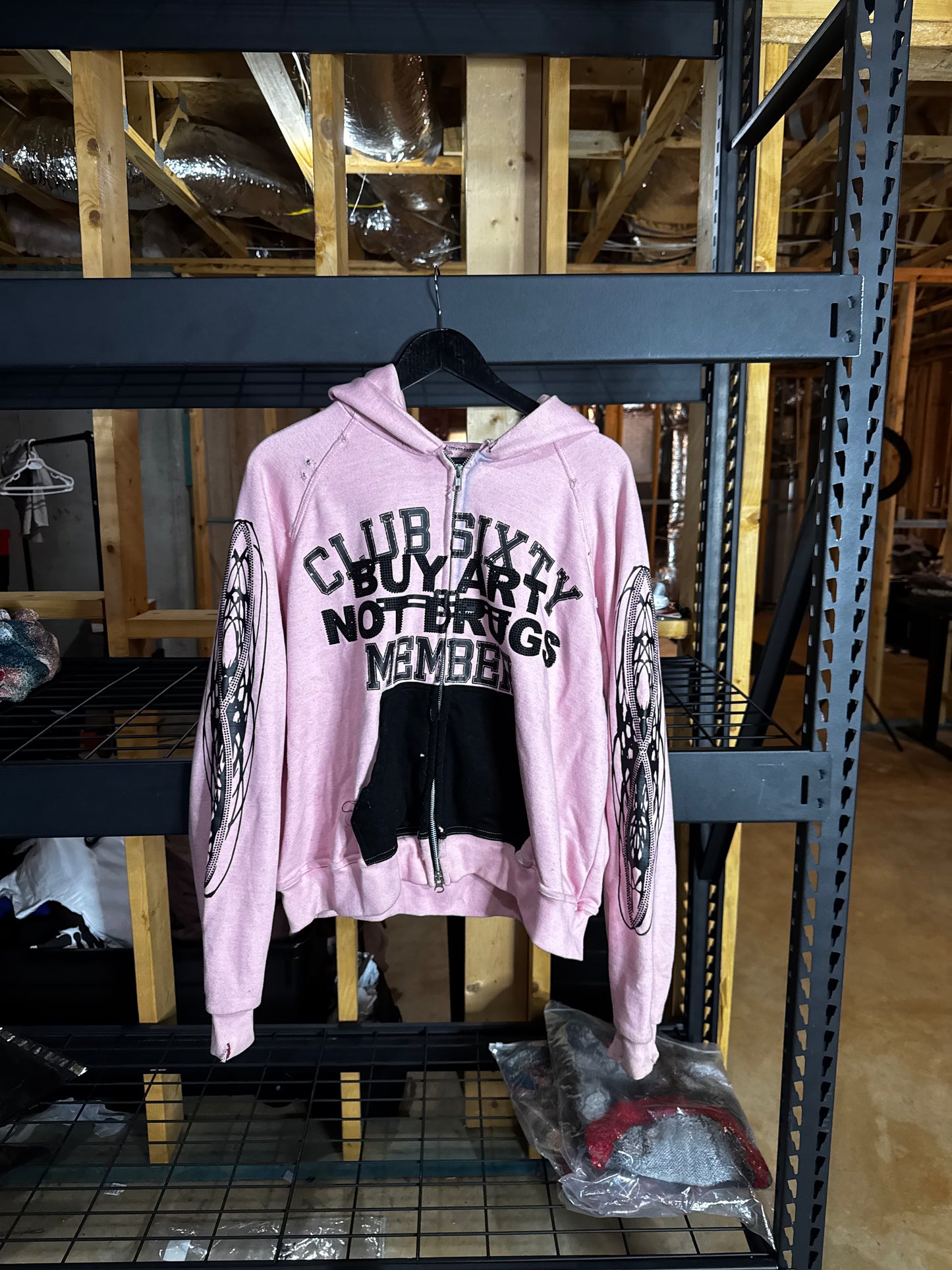 MEDIUM BLACKLIST MEMBER SALE ITEM